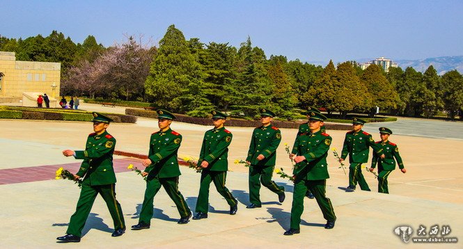 武警甘肅森林官兵祭英烈 