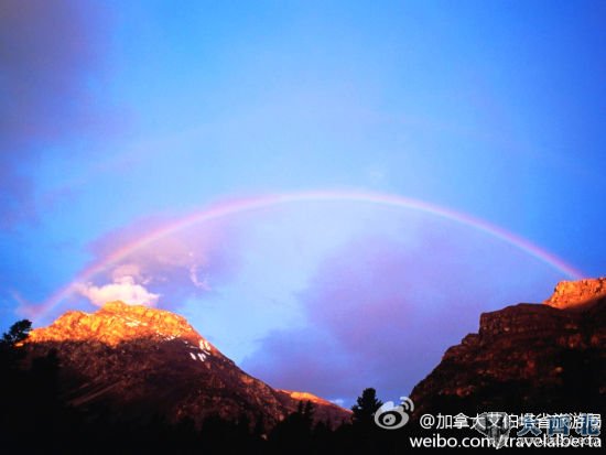 只要心存夢想，彩虹就會在你腳下。(圖：@加拿大艾伯塔省旅游局的微博)