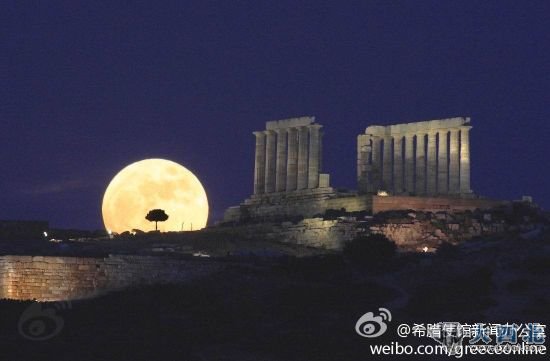 “滿月之夜”音樂會每年舉行，人們在科林斯考古遺址上靜靜地聆聽莫扎特、貝多芬、皮亞佐拉和門德爾松的經典名作。