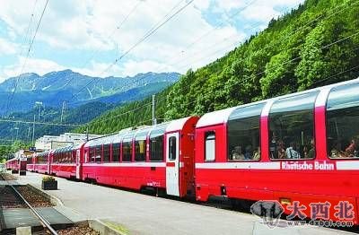 追著火車看風(fēng)景(組圖)