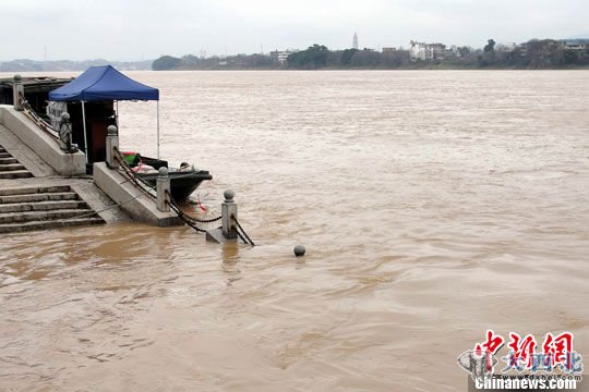 3月9日，在江西贛州，洪水淹沒的碼頭。黎明 攝