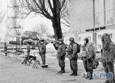 俄海軍陸戰(zhàn)隊(duì)主要作戰(zhàn)裝備展示。 本報(bào)記者 張曉東攝