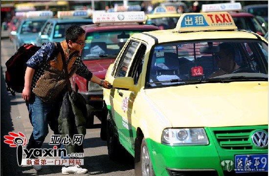 出租車新國標實施 記者調(diào)查烏魯木齊的哥違法現(xiàn)狀