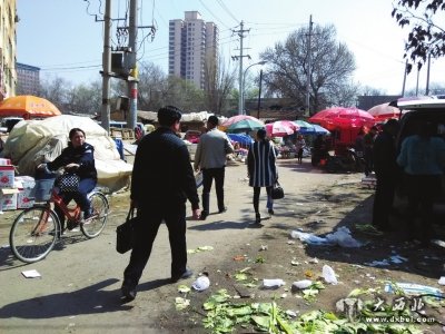 馬路市場垃圾遍地