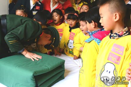 大手拉小手、軍民一家親