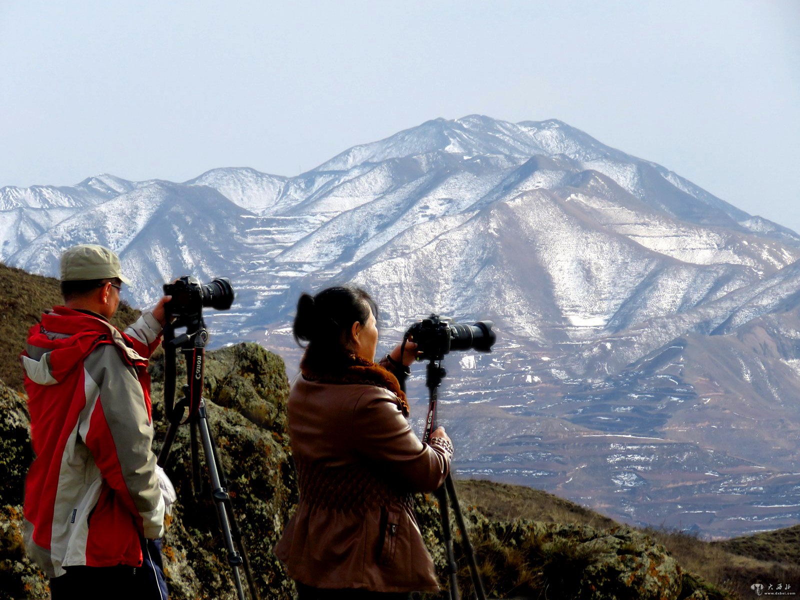 關(guān)山4月飛雪