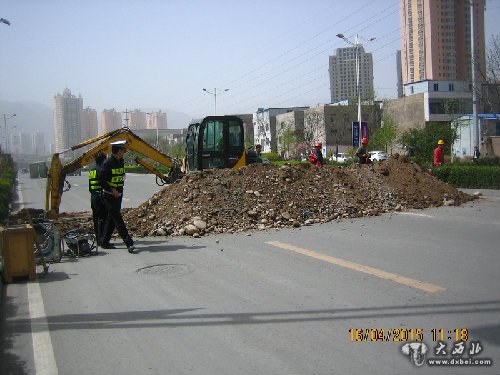 雁灘交警查獲違規(guī)占道施工行為