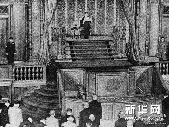 這是1945年8月14日，日本天皇向議會宣布接受《波茨坦公告》，向盟國投降