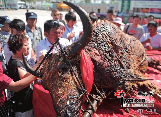 絲綢之路國(guó)際食品展覽交易會(huì)昨開(kāi)幕 八方賓客共享萬(wàn)道美食 172種新疆馕，你吃過(guò)哪幾種？