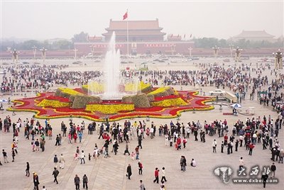 2010年
國慶花壇以“花開盛世”為主題