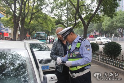 東崗交警集中整治違法停車