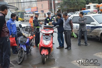 東崗交警集中整治酒駕毒駕違法行為