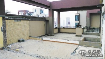 眾邦金水灣小區(qū)樓頂違建已拆除26戶