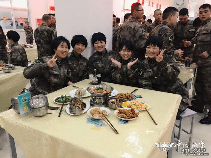 曬曬軍營(yíng)年夜飯