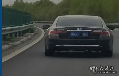 網(wǎng)友舉報(bào)故意遮擋號(hào)牌車輛