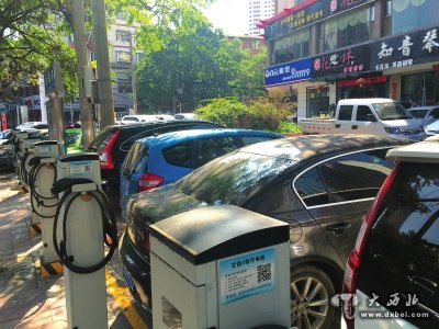 市政大坡處的充電車位被私家車“占領(lǐng)”