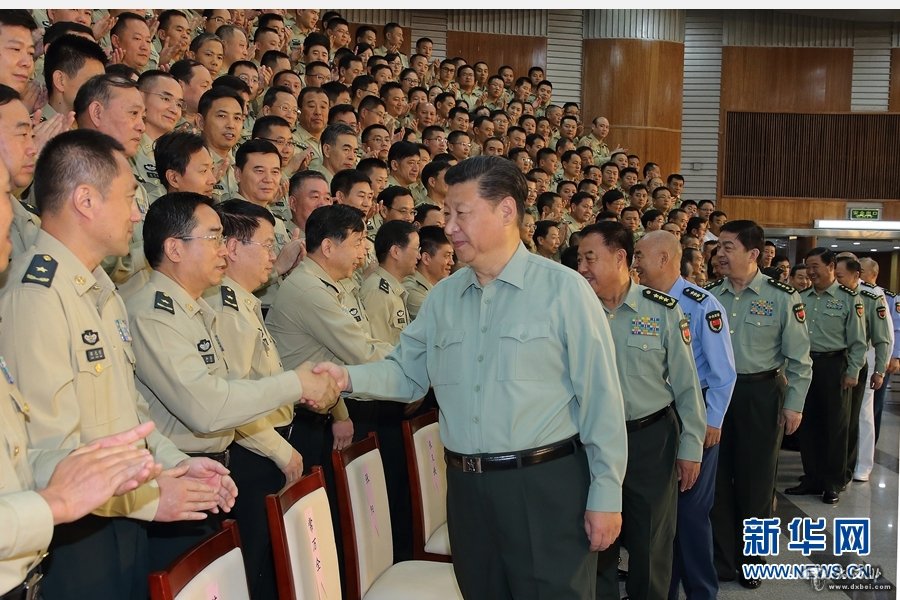 9月26日，中共中央總書記、國家主席、中央軍委主席習近平視察火箭軍機關，代表黨中央和中央軍委，對火箭軍第一次黨代表大會的召開表示熱烈的祝賀，向火箭軍全體指戰(zhàn)員致以誠摯的問候。這是習近平親切接見火箭軍第一次黨代會全體代表。新華社記者李剛攝