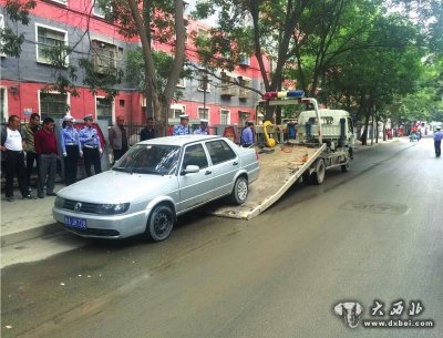 雁灘交警專項(xiàng)整治亂停車 3天時(shí)間500余輛車吃罰單