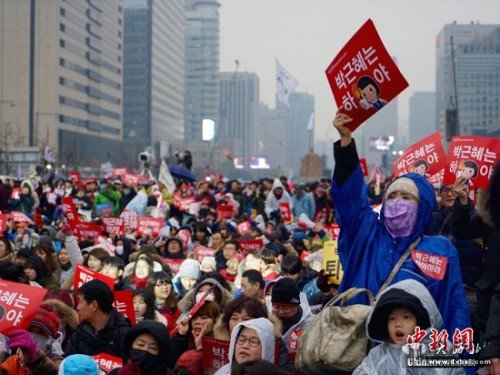  11月26日，韓國爆發(fā)“親信干政”事件后第五輪大規(guī)模集會(huì)。