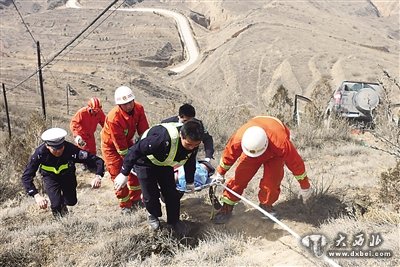 越野車沖下山崖扎進(jìn)山腰 司機(jī)生前留遺書交代后事