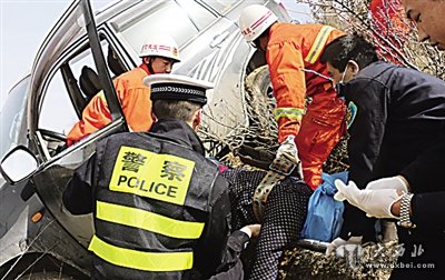 越野車沖下山崖扎進(jìn)山腰 司機(jī)生前留遺書交代后事