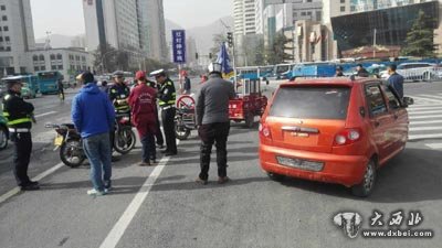 東崗交警嚴(yán)查摩托車、電動車交通違法