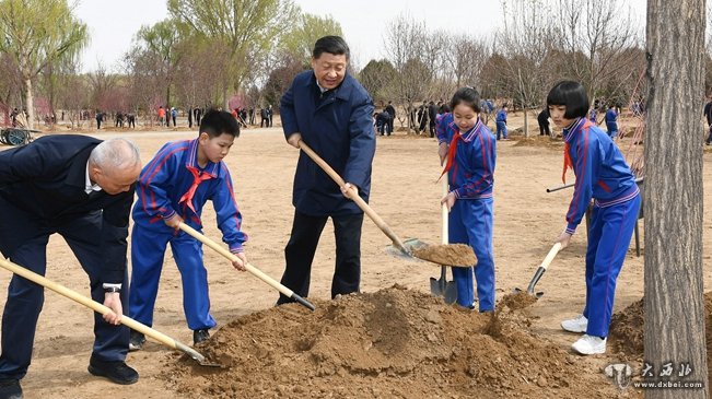 黨和國家領(lǐng)導(dǎo)人參加首都義務(wù)植樹活動