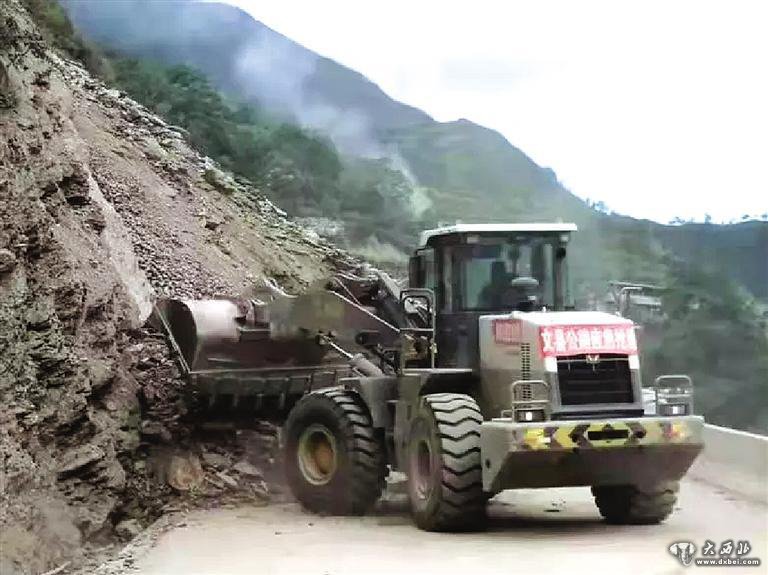 G212線隴南境內山體崩塌