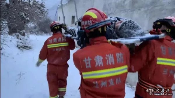 大雪封山12名“驢友”