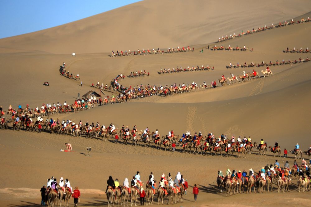 鳴沙山月牙泉景區(qū)旅游